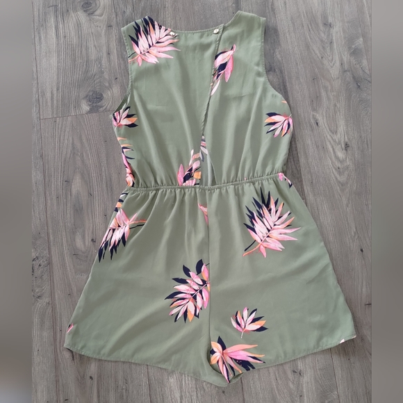 A new day floral romper - Picture 2 of 2